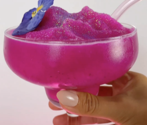 Deze Barbie cocktail wil je dit weekend nog maken