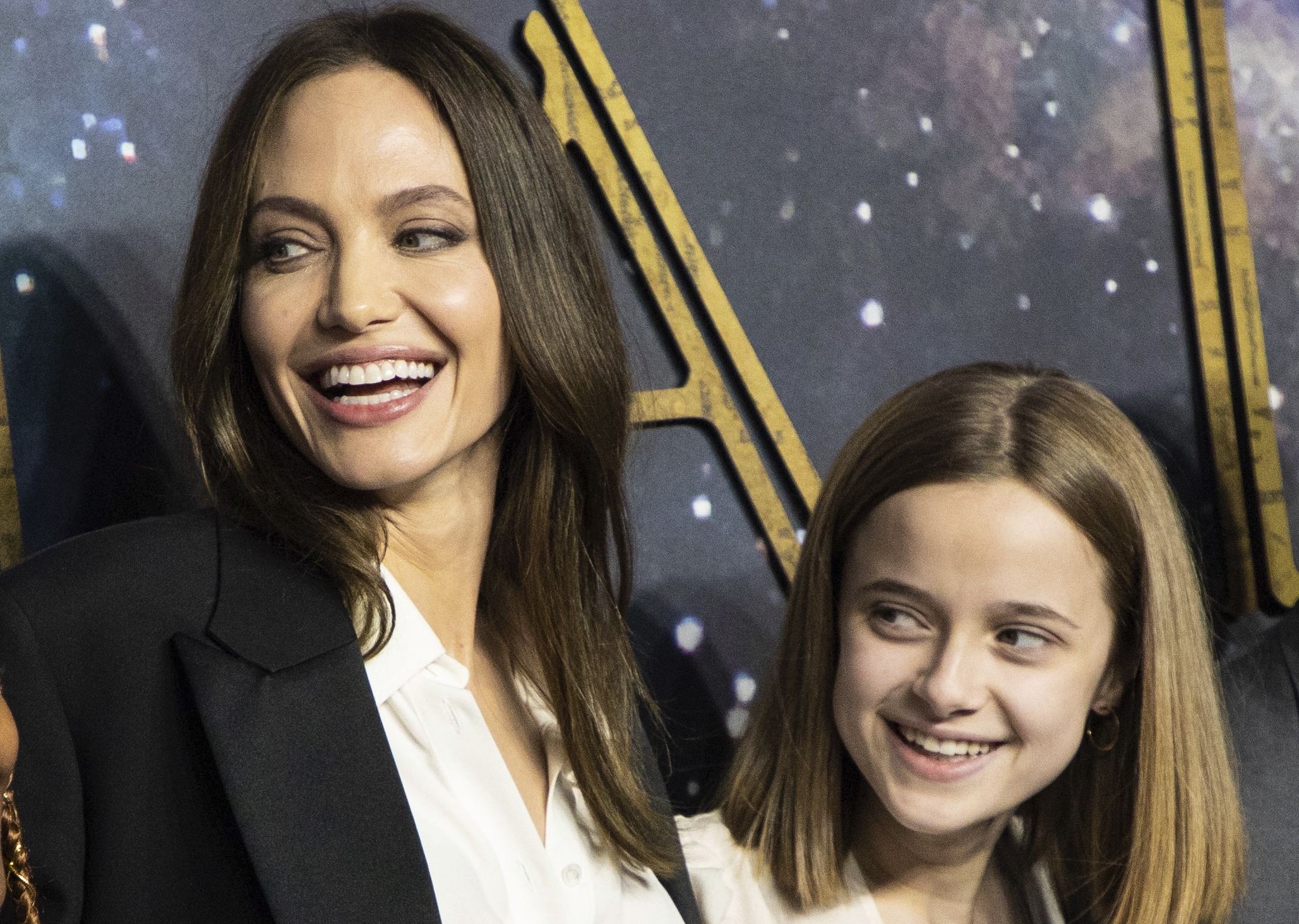 Angelina Jolie Huurt Dochter In Voor Eigen Musical Productie