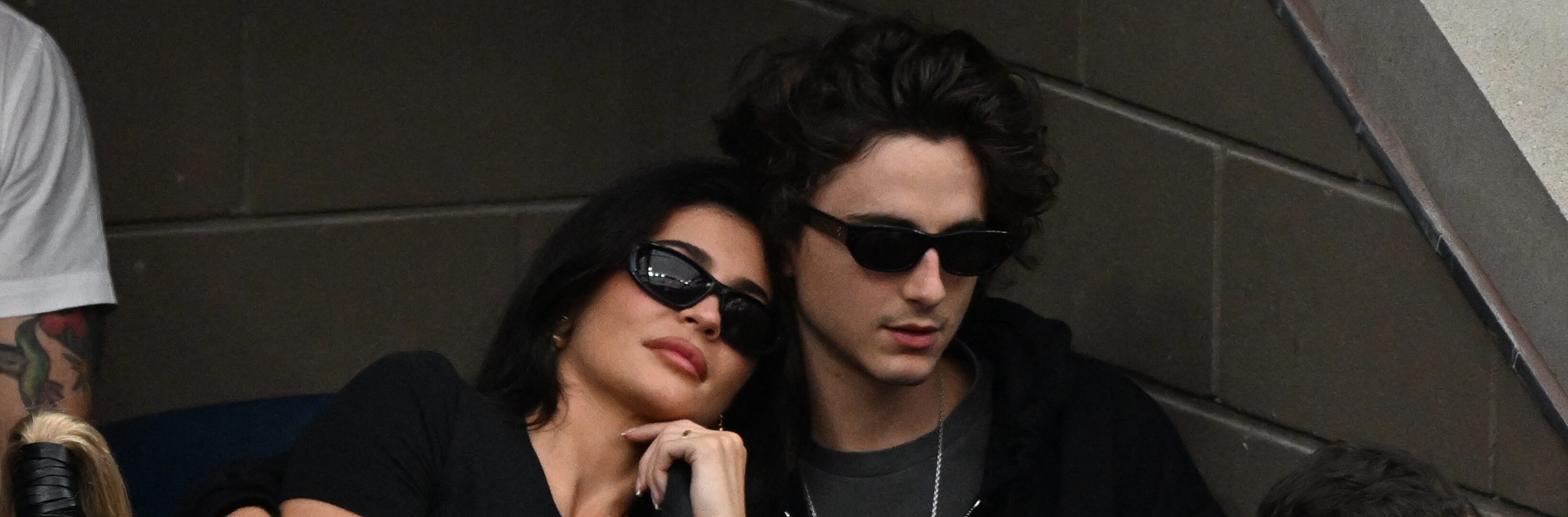 Kylie Jenner en Timothée Chalamet in matching outfits bij US Open