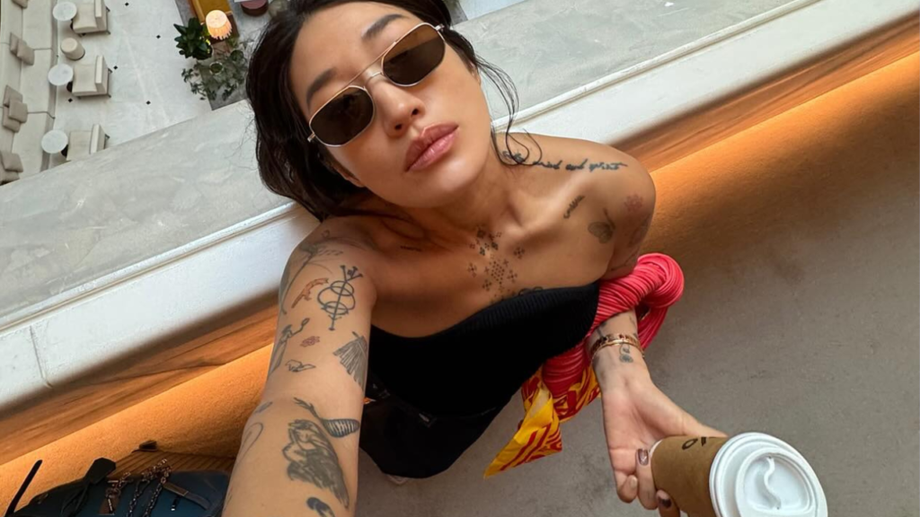 peggy gou kleine tattoos opvallen